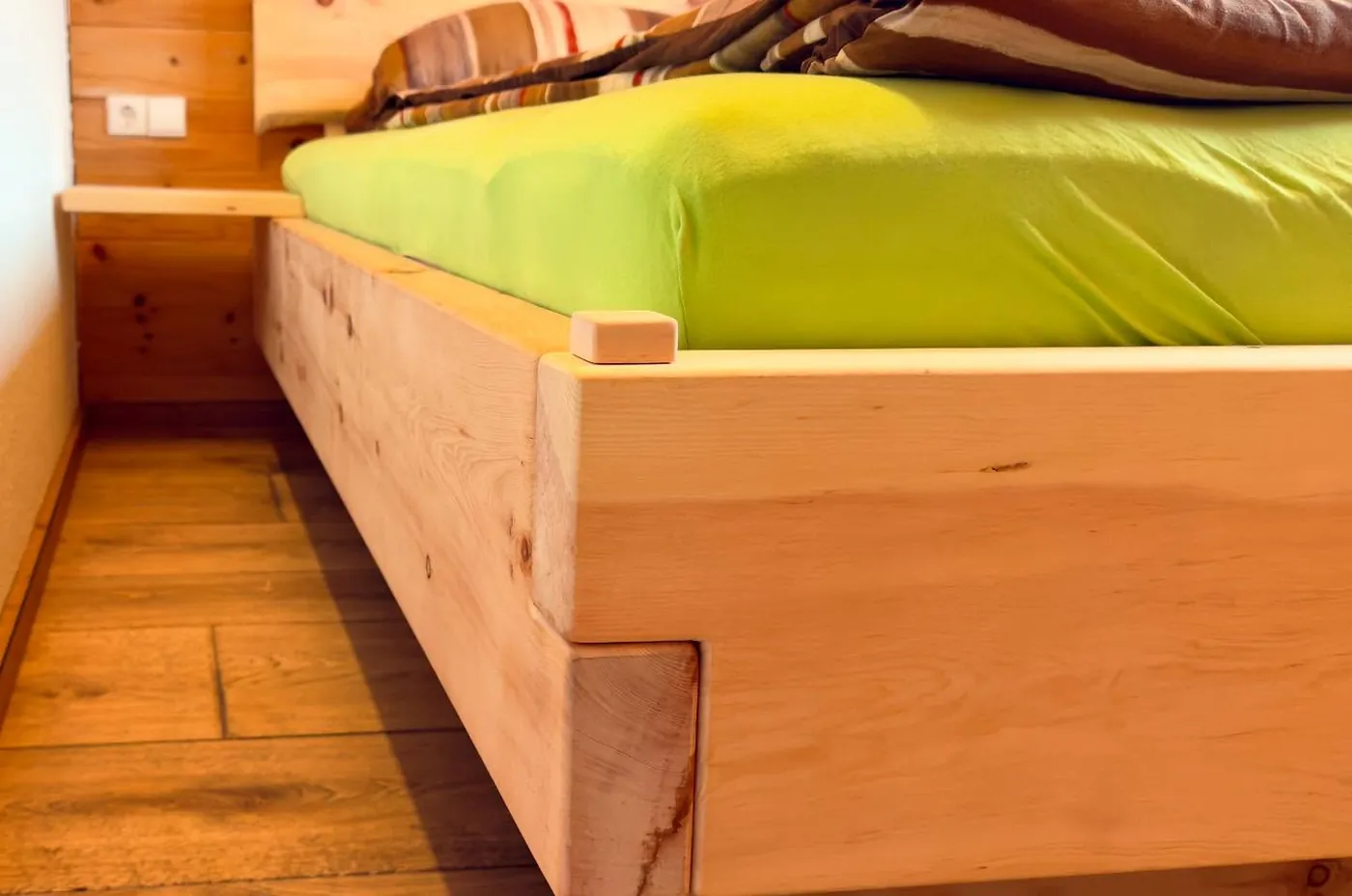 Zirbenholz-Bett – Schreinerei Schreistetter